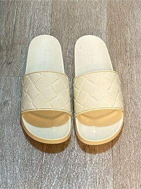 VINCE CREAM WATLEY WOVEN SLIDES SIZE 13